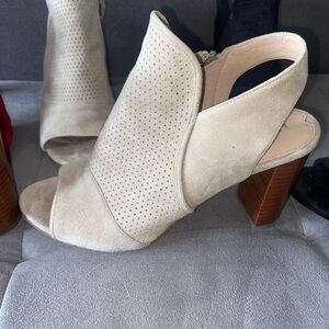 EUC Via Spiga open toe heels leather suede size 8 nude cream color rare